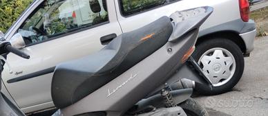Vari pezzi ricambio scooter Aprilia Leonardo