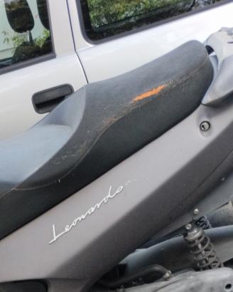 Vari pezzi ricambio scooter Aprilia Leonardo