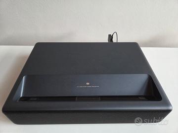 Proiettore ultra corto raggio 4K