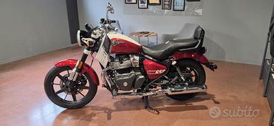 Royal Enfield Super Meteor 650 CELESTIAL RED