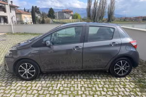 Toyota Yaris Ibrid 30.000 Km