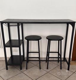 Tavolo bar con seduta sgabelli comodo e minimal.