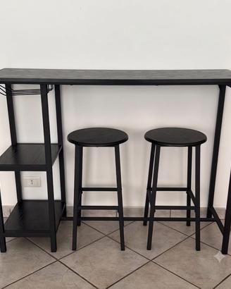 Tavolo bar con seduta sgabelli comodo e minimal.