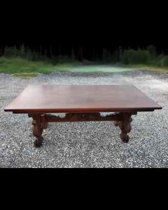 Tavolo in legno massello e sedie