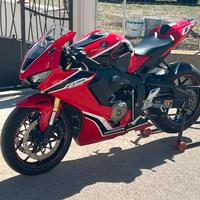 Honda cbr1000rr fireblade