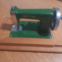 Macchina da cucire necchi vintage