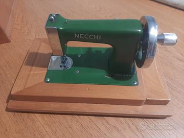 Macchina da cucire necchi vintage