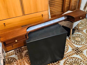 Mensolone in legno massello.