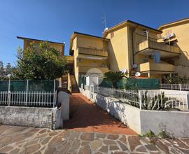 3 LOCALI A PRAIA A MARE