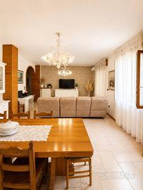 Appartamento di 110 m² con 4 locali e box auto a M
