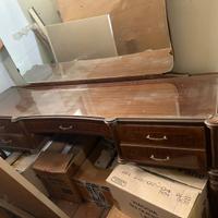 Camera da letto vintage con specchiera