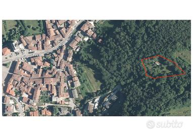 Rustico con vasta area di pertinenza