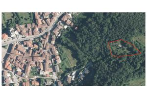 Rustico con vasta area di pertinenza