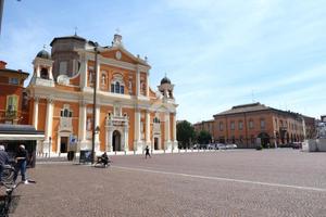 NEGOZIO A CARPI
