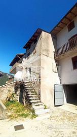 PORZIONE DI CASA DA RISTRUTTURARE