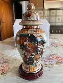 Vaso balustre in porcellana dipinta a mano