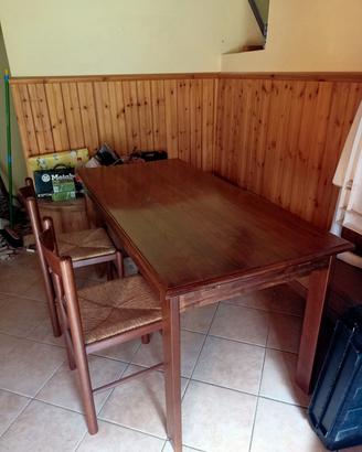 tavolo in legno e panca 