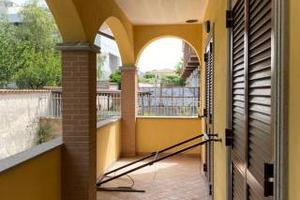 Fiumicino trilocale arredato con balcone