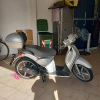 Scooter Aprilia Scarabeo 100