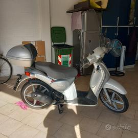 Scooter Aprilia Scarabeo 100