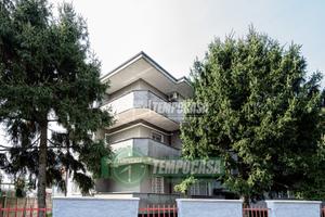 Pogliano Milanese - Trilocale ultimo piano con box