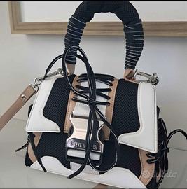 Borsa a mano con tracolla perfetta