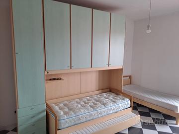 cameretta mobile e due letti