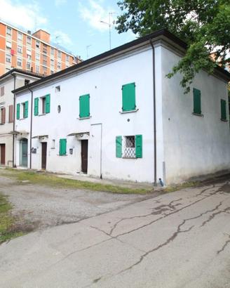 3 LOCALI A REGGIO NELL'EMILIA