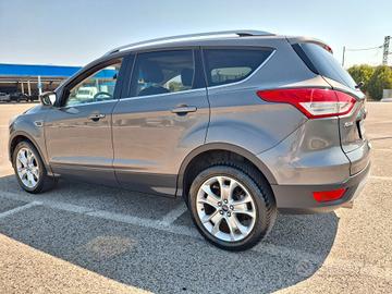 Ford Kuga 2.0 TDCI 163 CV 4WD Powershift Titanium-