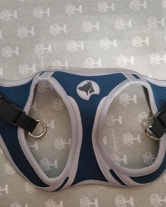 Questa è una pettorina per cani blu navy,