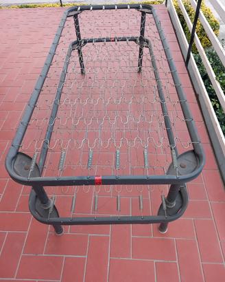 Due reti letti singoli in ferro
