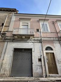 2 LOCALI A CANOSA DI PUGLIA