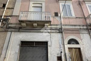 2 LOCALI A CANOSA DI PUGLIA