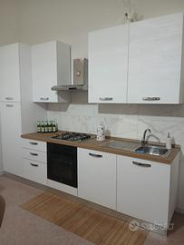 Cucina, tavole e sedie