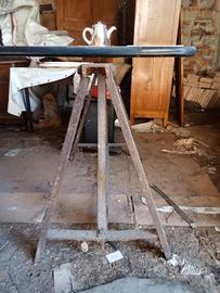 tavolo antico in marmo con cavalletti in ferro 