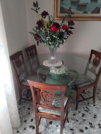 tavolo in vetro con sedie 