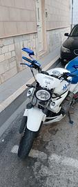 honda hornet 600 anno 2002 con 30000km. 