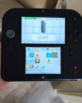 Nintendo 2DS + Scheda con giochi+ caricabatt orig.