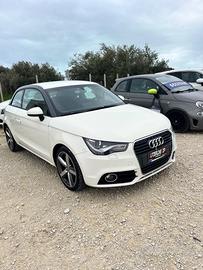 Audi A1 1.6 TDI anno 2011 fari uxeno