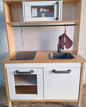Cucina in legno per bambini 