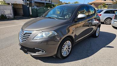 Auto perfette condizioni – Full optional – Neopate