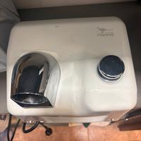 Asciugamani elettrico a parete