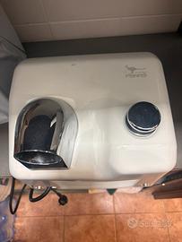 Asciugamani elettrico a parete