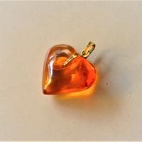 Ciondolo a forma di cuore ambra