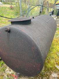 Cisterna in ferro zincato 2000 litri €. 300