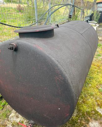 Cisterna in ferro zincato 2000 litri €. 300