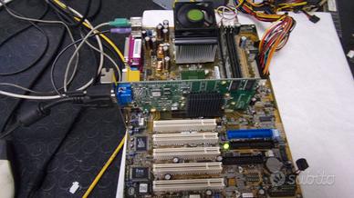 Scheda madre Asus A7S333 + processore AMD Sempron