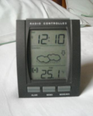 Sveglia/orologio con aggiornamento satellitare