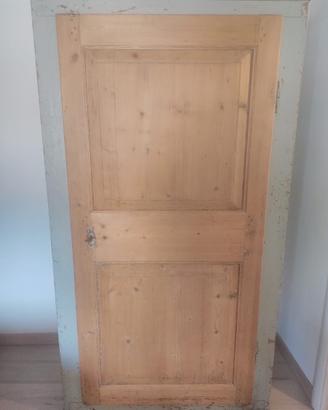 Antico armadio legno massiccio da arredamento