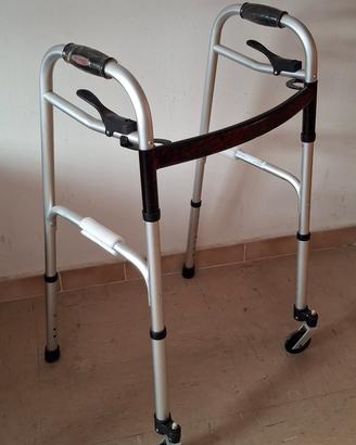 Deambulatore fisso push-down con ruote piroettanti